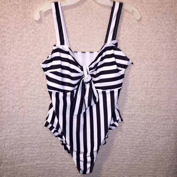 Unbranded Women's Polyester size XL Black n White striped One piece Swimsuit - Picture 1 of 7